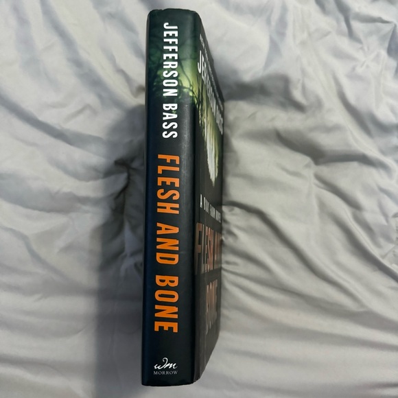 Hardcover Flesh and Bone by Jefferson Bass, good condition - Picture 3 of 8